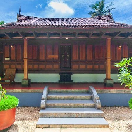 Stayvista At La Riva Heritage Villa With Bicycle Alappuzha Exterior photo