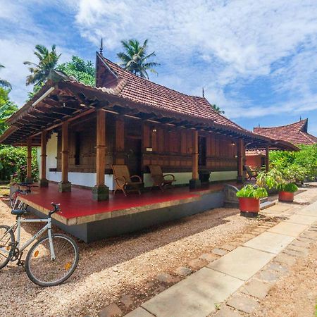 Stayvista At La Riva Heritage Villa With Bicycle Alappuzha Exterior photo
