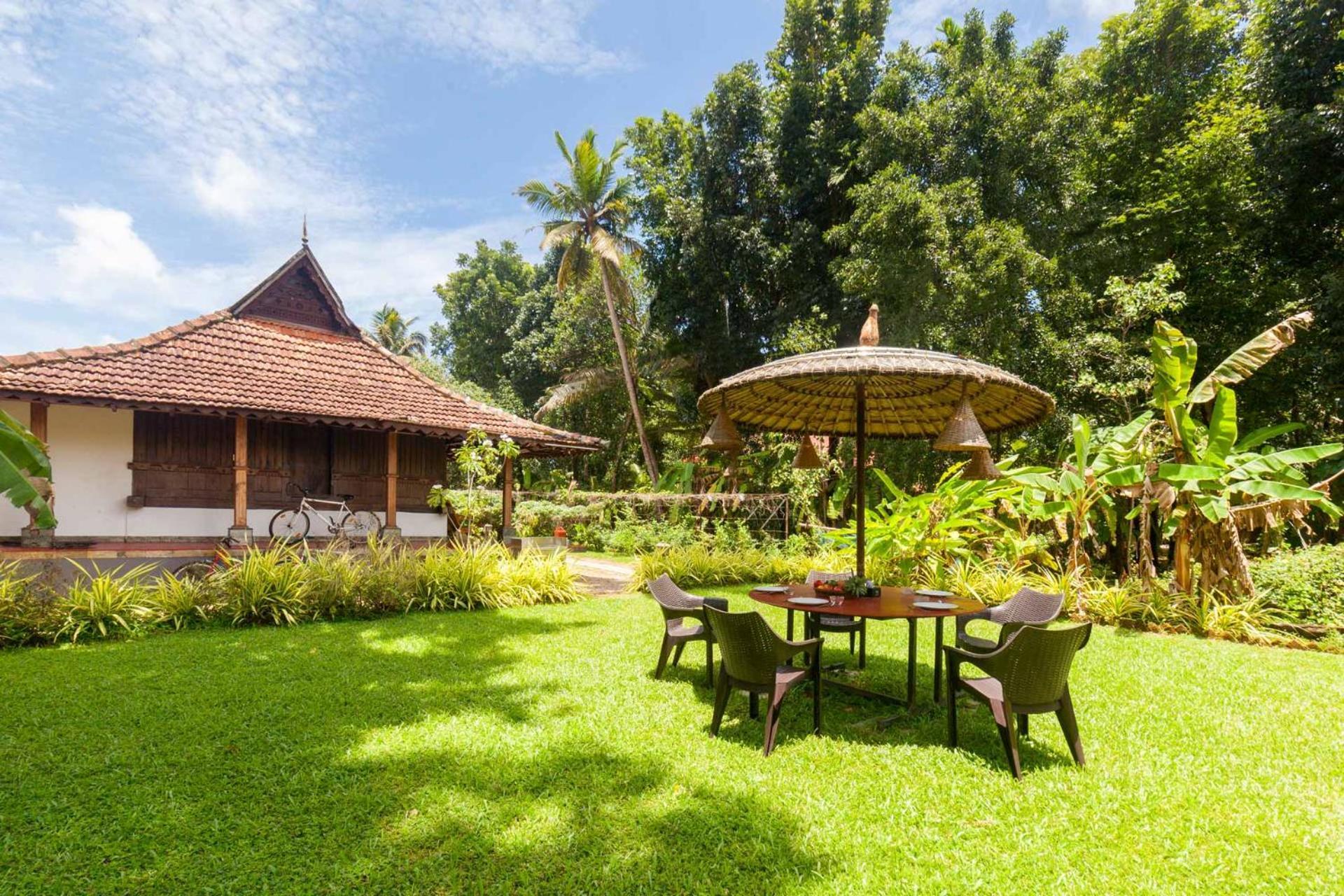 Stayvista At La Riva Heritage Villa With Bicycle Alappuzha Exterior photo
