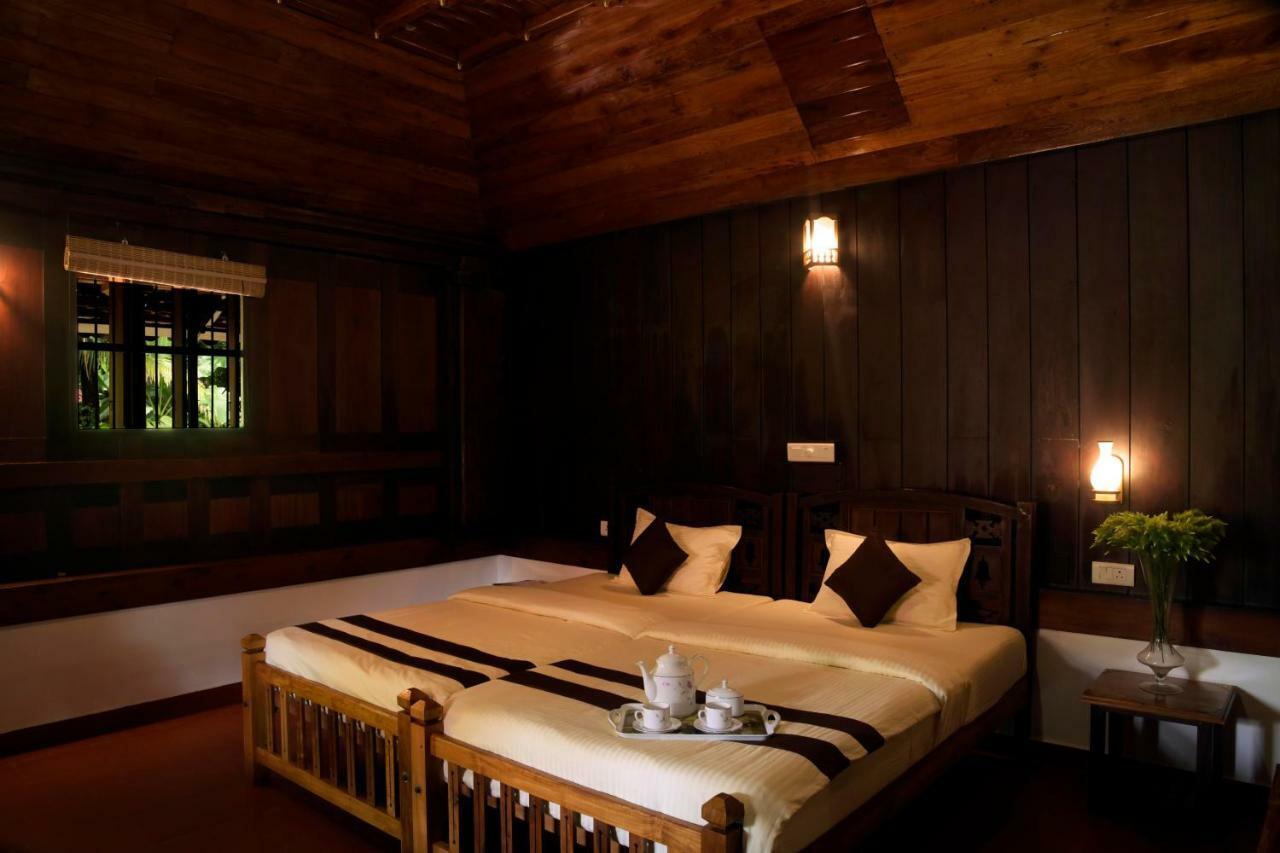 Stayvista At La Riva Heritage Villa With Bicycle Alappuzha Exterior photo