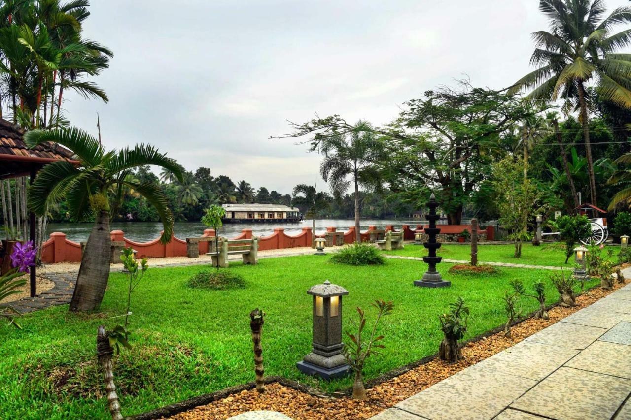 Stayvista At La Riva Heritage Villa With Bicycle Alappuzha Exterior photo