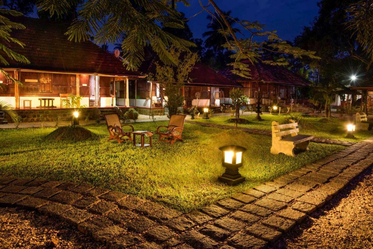 Stayvista At La Riva Heritage Villa With Bicycle Alappuzha Exterior photo