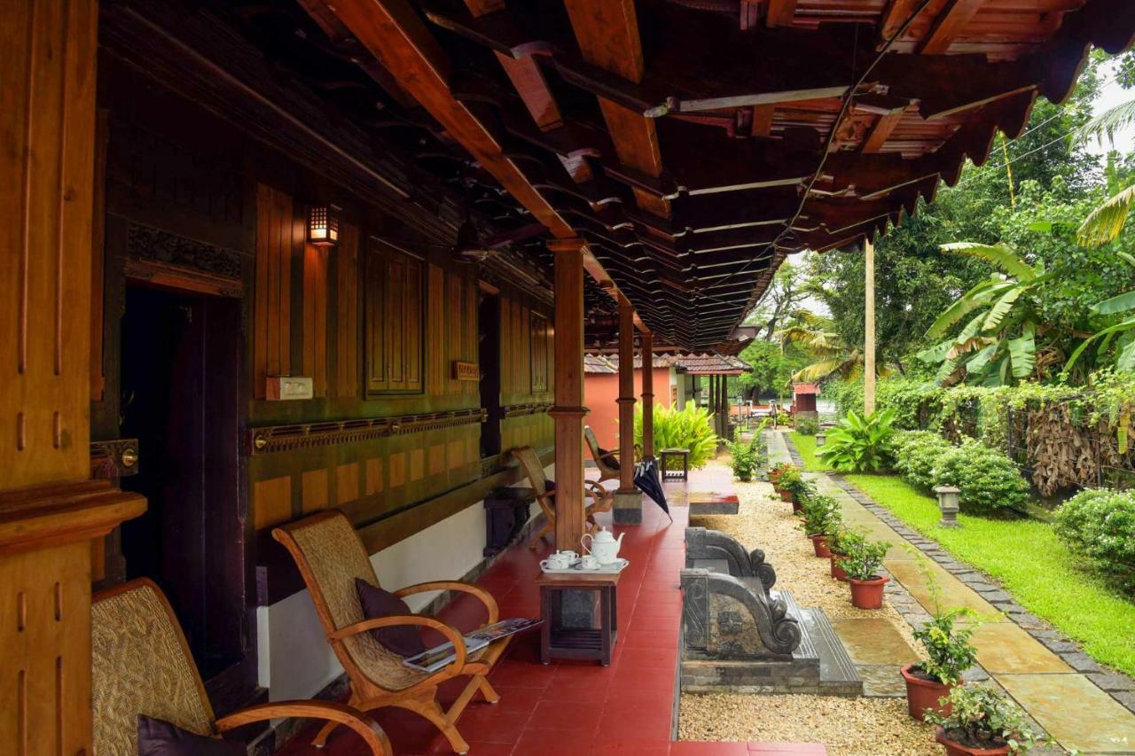 Stayvista At La Riva Heritage Villa With Bicycle Alappuzha Exterior photo